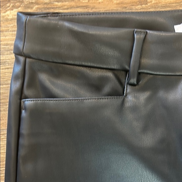 LOFT Women's Size 8 Straight Pants in Faux Leather EUC Sleek Chic - Picture 4 of 10